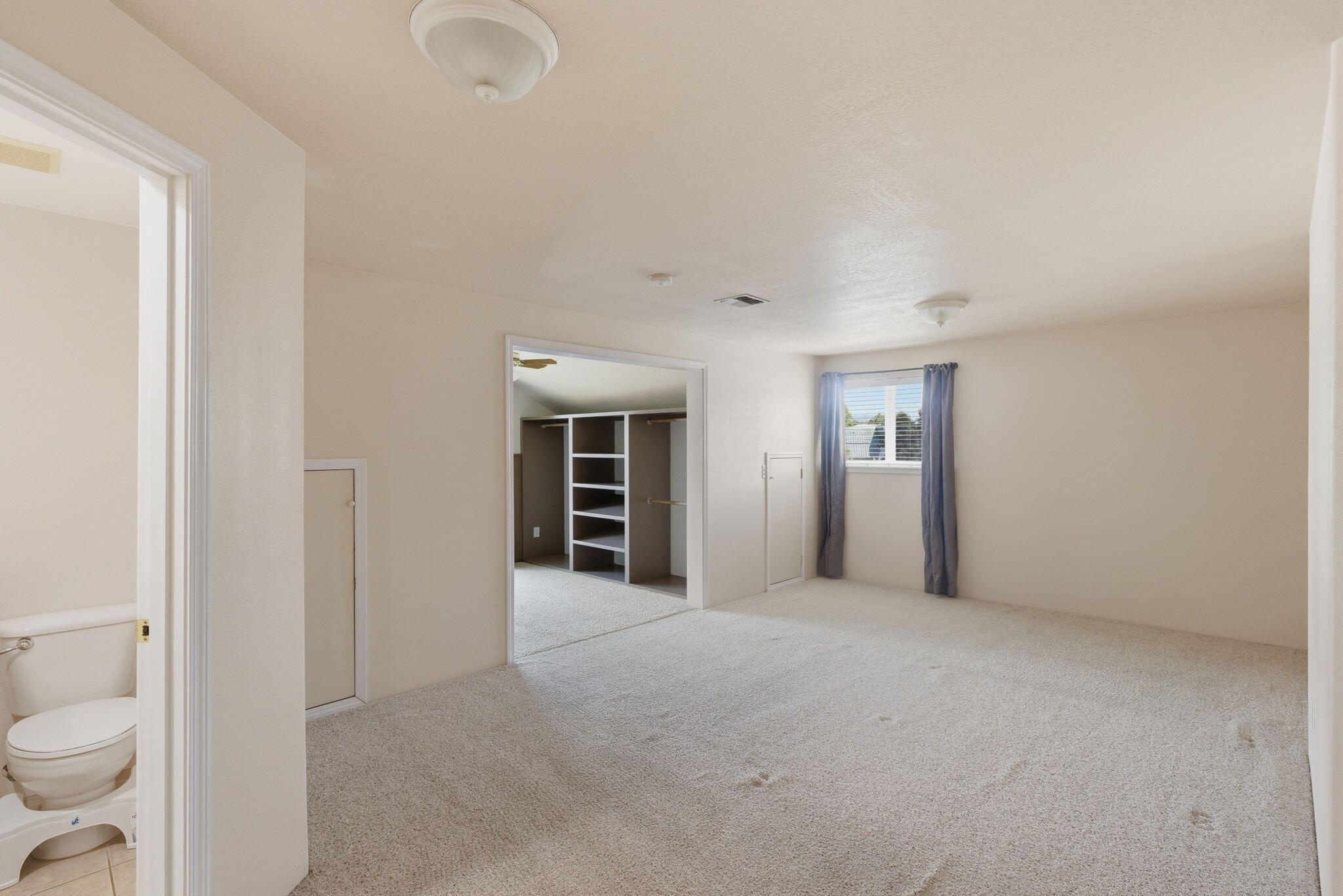 196 Nadine Lane Central Point, OR 97502 - Photo 21 of 54 primary bedroom