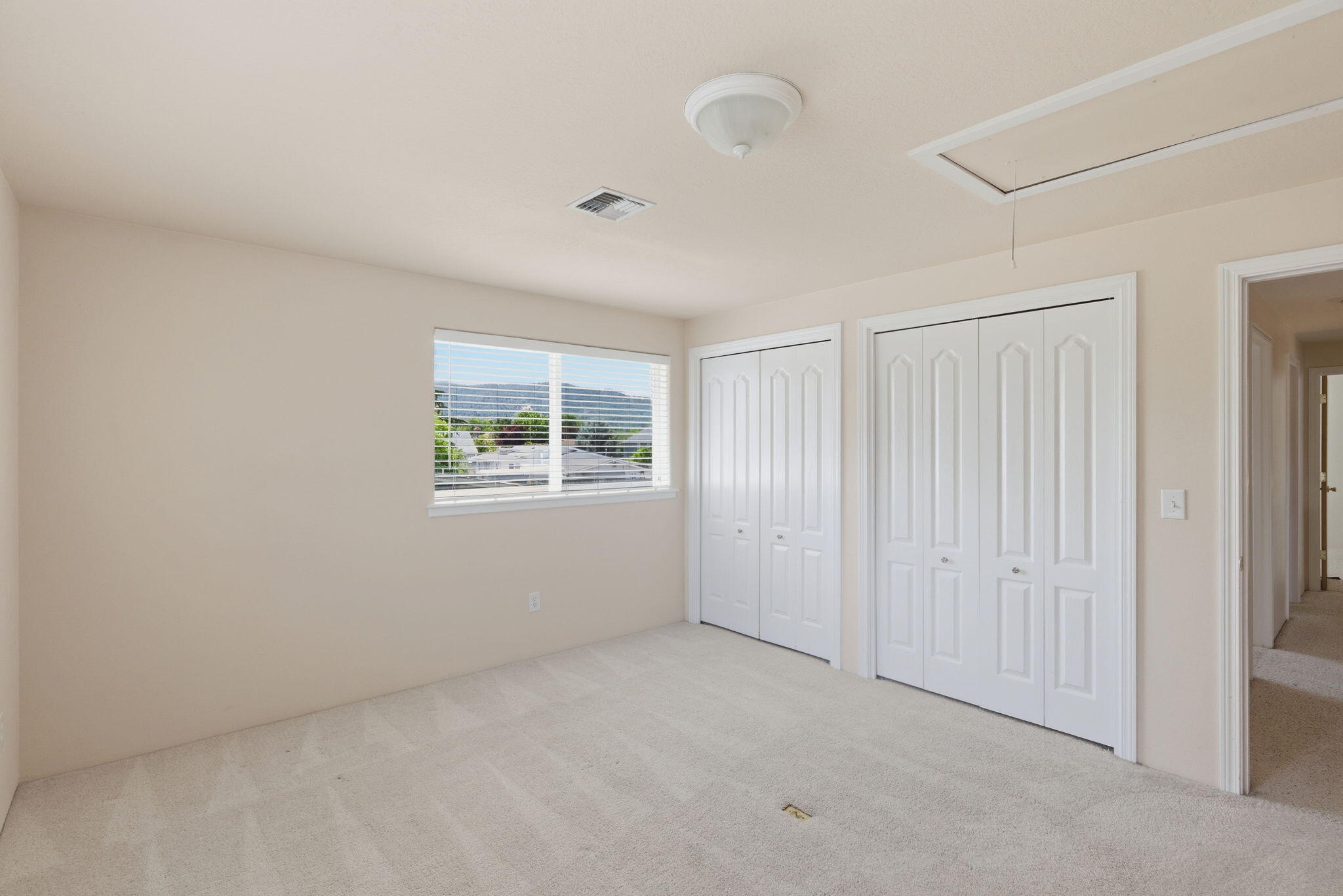196 Nadine Lane Central Point, OR 97502 - Photo 32 of 54 an empty room with windows
