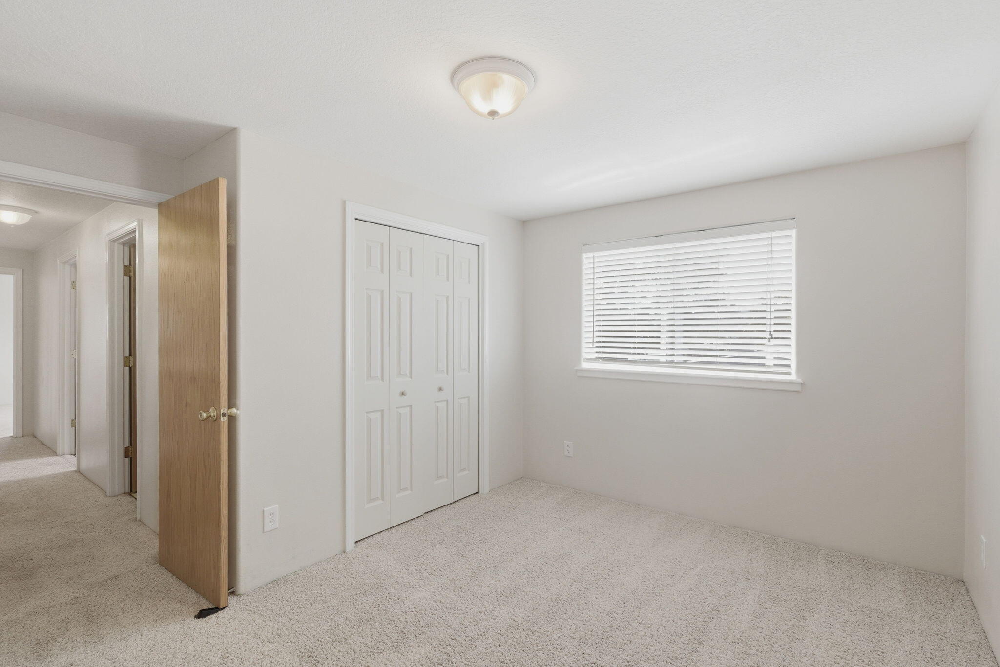 196 Nadine Lane Central Point, OR 97502 - Photo 35 of 54 an empty room with windows and closet