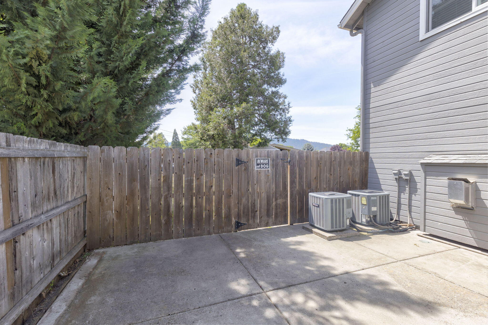 196 Nadine Lane Central Point, OR 97502 - Photo 37 of 54 a view of outdoor space and wooden fence