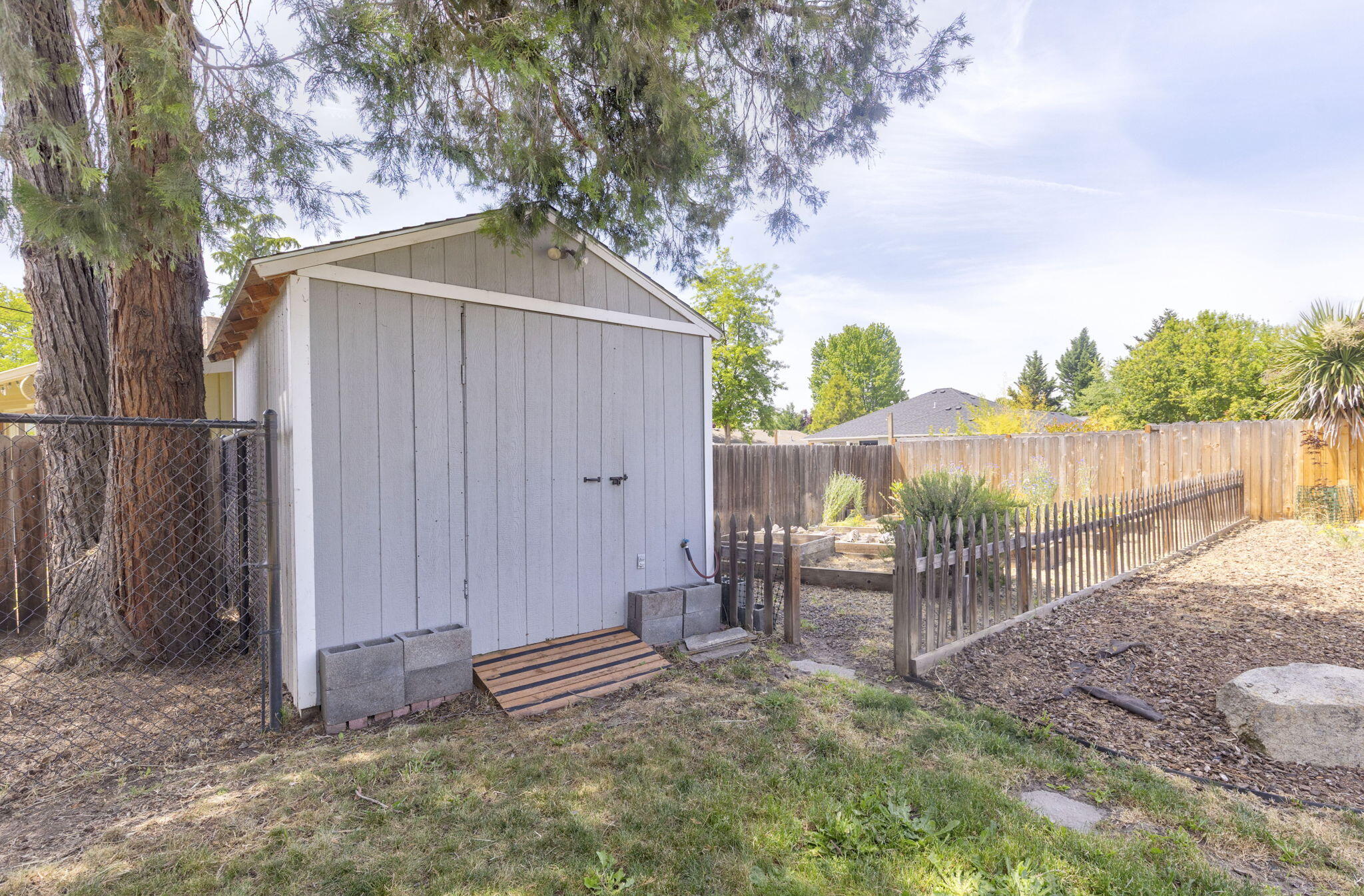196 Nadine Lane Central Point, OR 97502 - Photo 48 of 54 shed