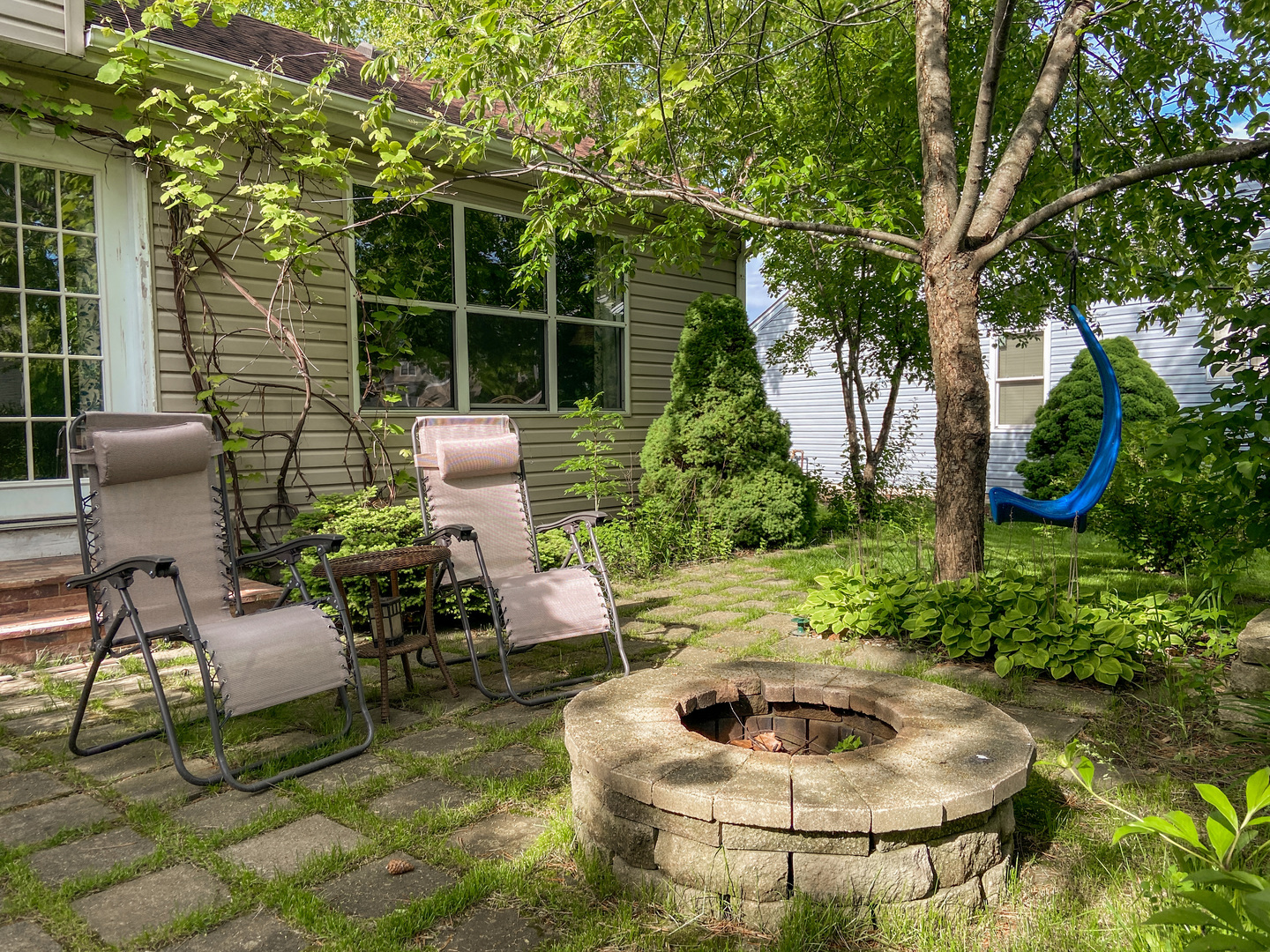 233 Dickens Trail Elgin, IL 60120 - Photo 11 of 18 a garden view with a seating space