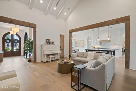 $1,125,000 | 107 Pondside Drive, Lafayette, LA 70503