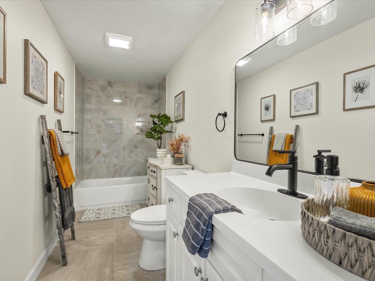9281 Auburn Road Winnebago, IL 61088 - Photo 49 of 64 a bathroom with a sink a toilet and a bathtub