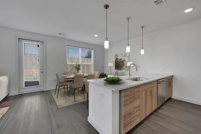 $2,200 | 10030 Garland Road, Unit 1003, Dallas, TX 75218