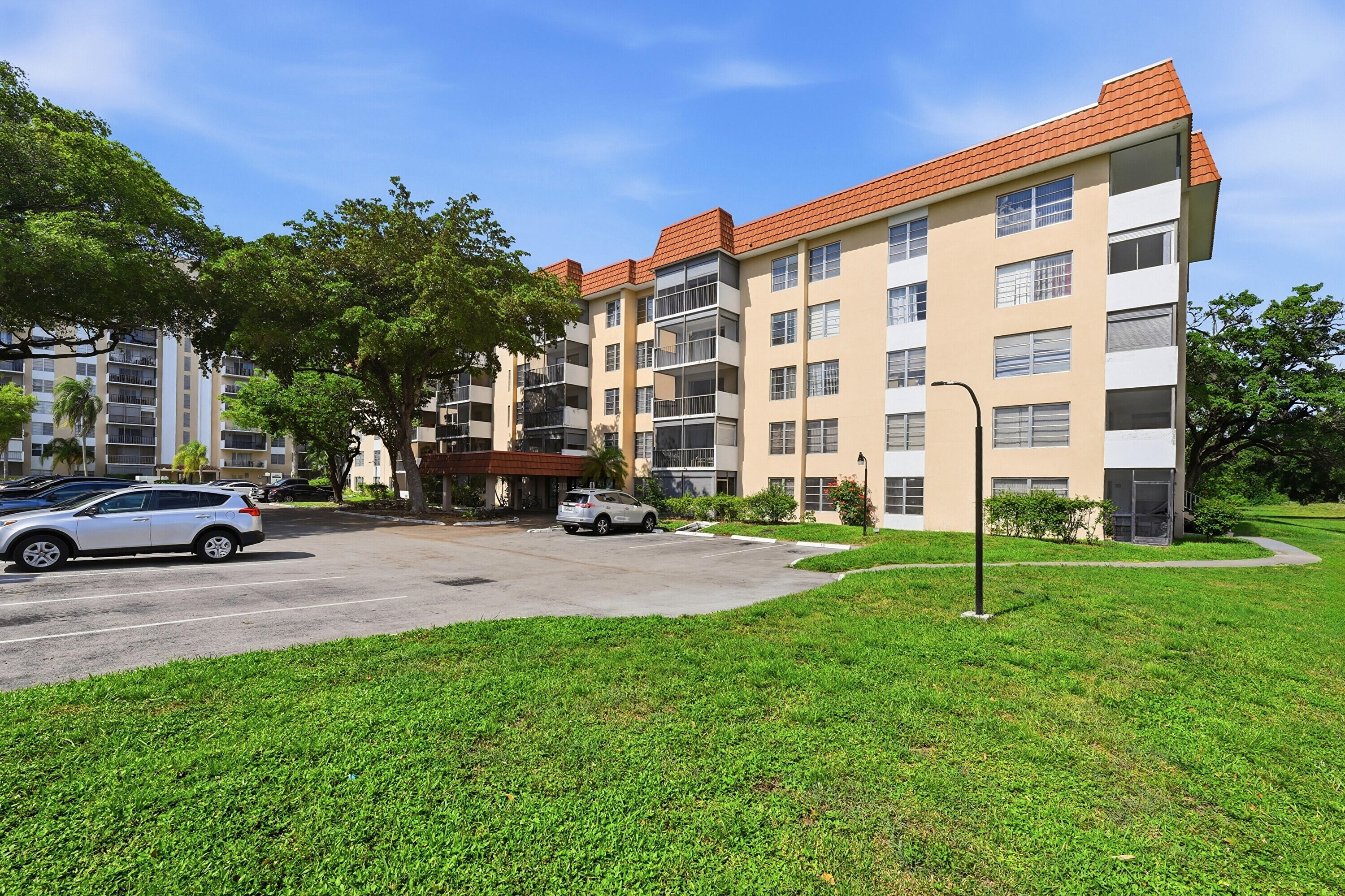 4158 Inverrary Drive, Unit 511 Lauderhill, FL 33319 - Photo 2 of 25 02_002_dsc_0768