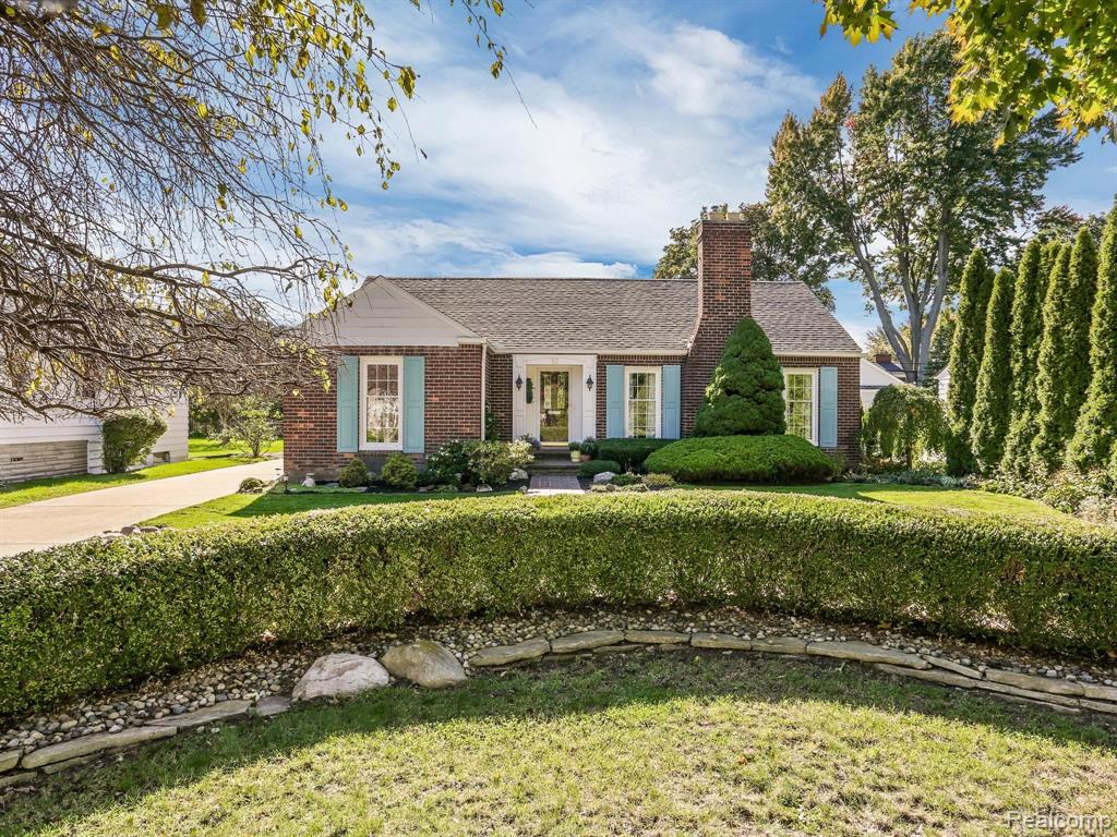 53 Vernier Road Grosse Pointe Shores, MI 48236 - Photo 1 of 25