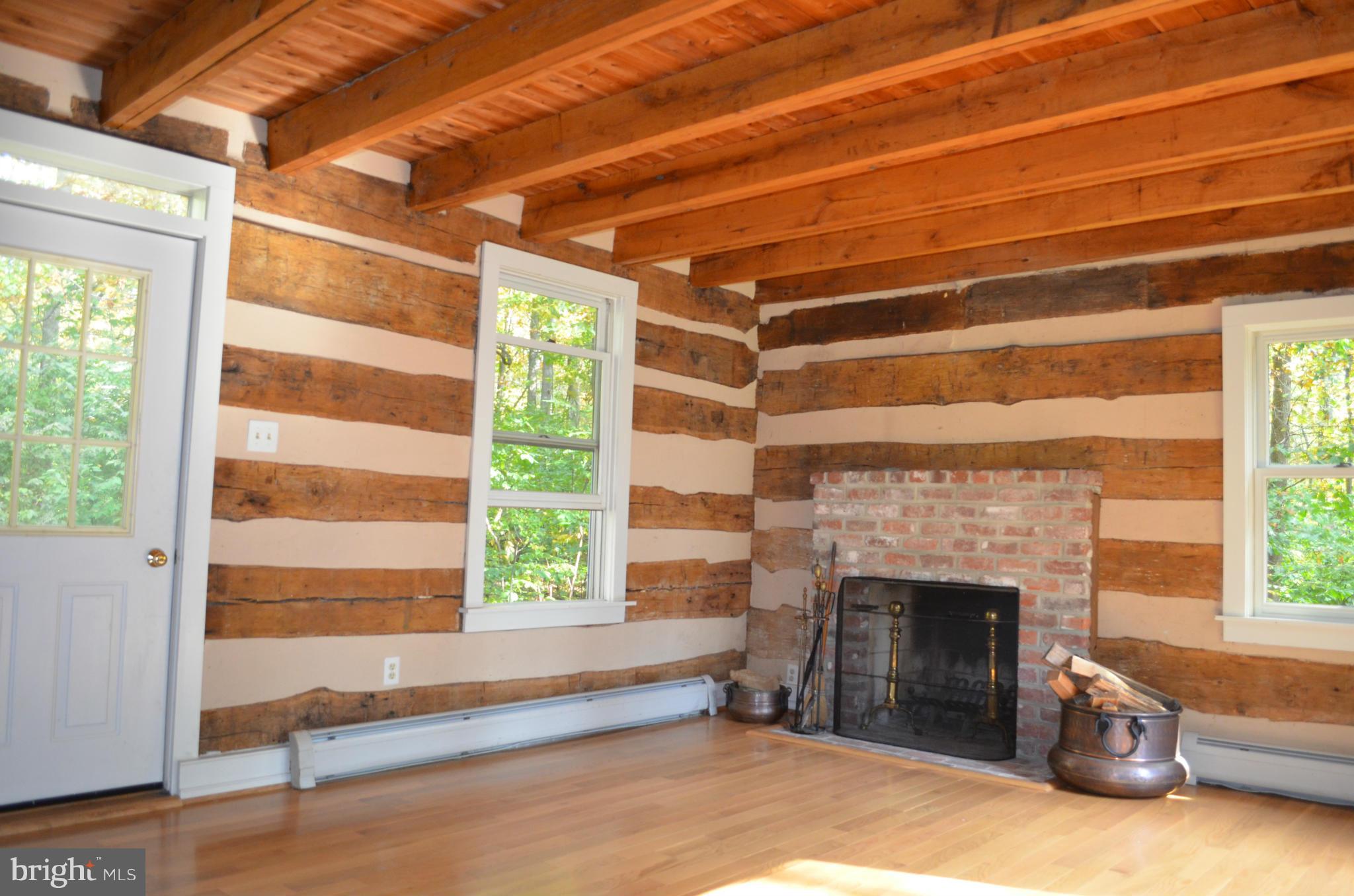 17638 Raven Rocks Road Round Hill, VA 20141 - Photo 6 of 28 Living Room