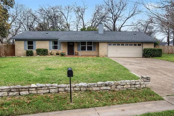 $2,000 | 405 West Torrey Street, Granbury, TX 76048
