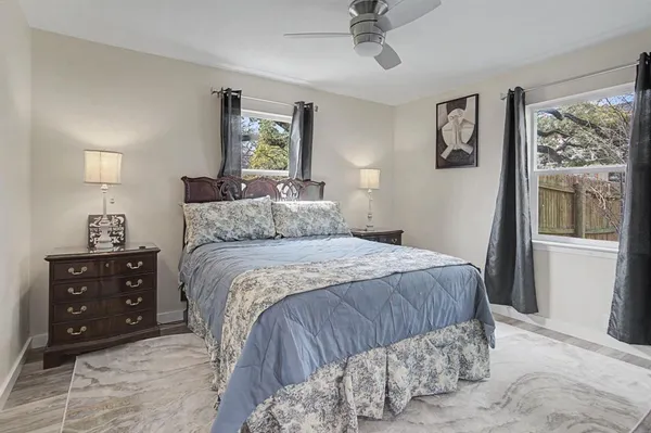 $2,000 | 405 West Torrey Street, Granbury, TX 76048