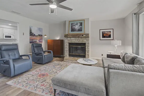 $2,000 | 405 West Torrey Street, Granbury, TX 76048