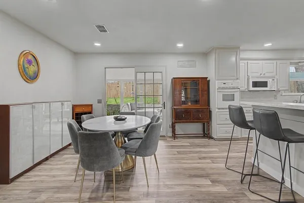 $2,000 | 405 West Torrey Street, Granbury, TX 76048