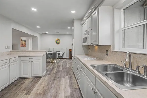$2,000 | 405 West Torrey Street, Granbury, TX 76048