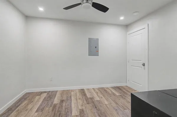 $2,000 | 405 West Torrey Street, Granbury, TX 76048