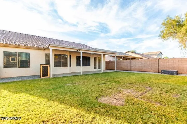 a view of a house with a backyard