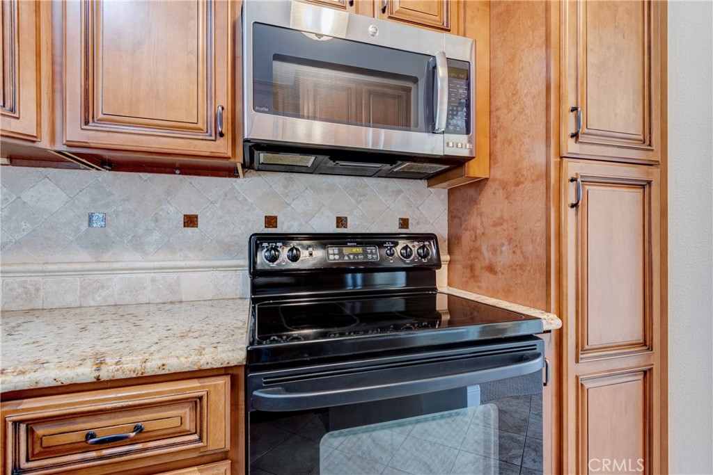 34004 Selva Road, Unit 384 Dana Point, CA 92629 - Photo 13 of 35 a stove top oven sitting inside of a kitchen