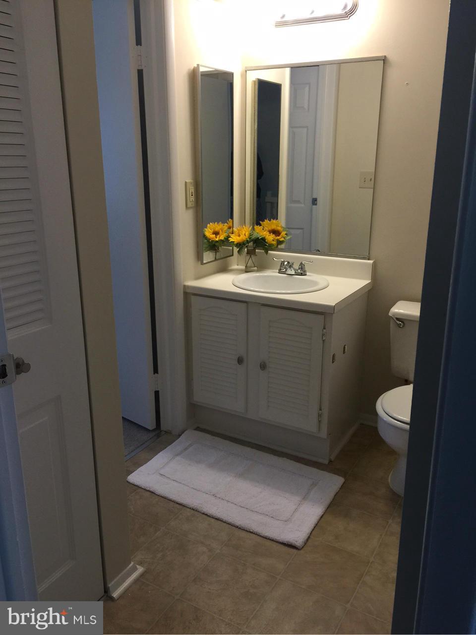 12500 Cross Ridge Way Germantown, MD 20874 - Photo 11 of 20 Bath