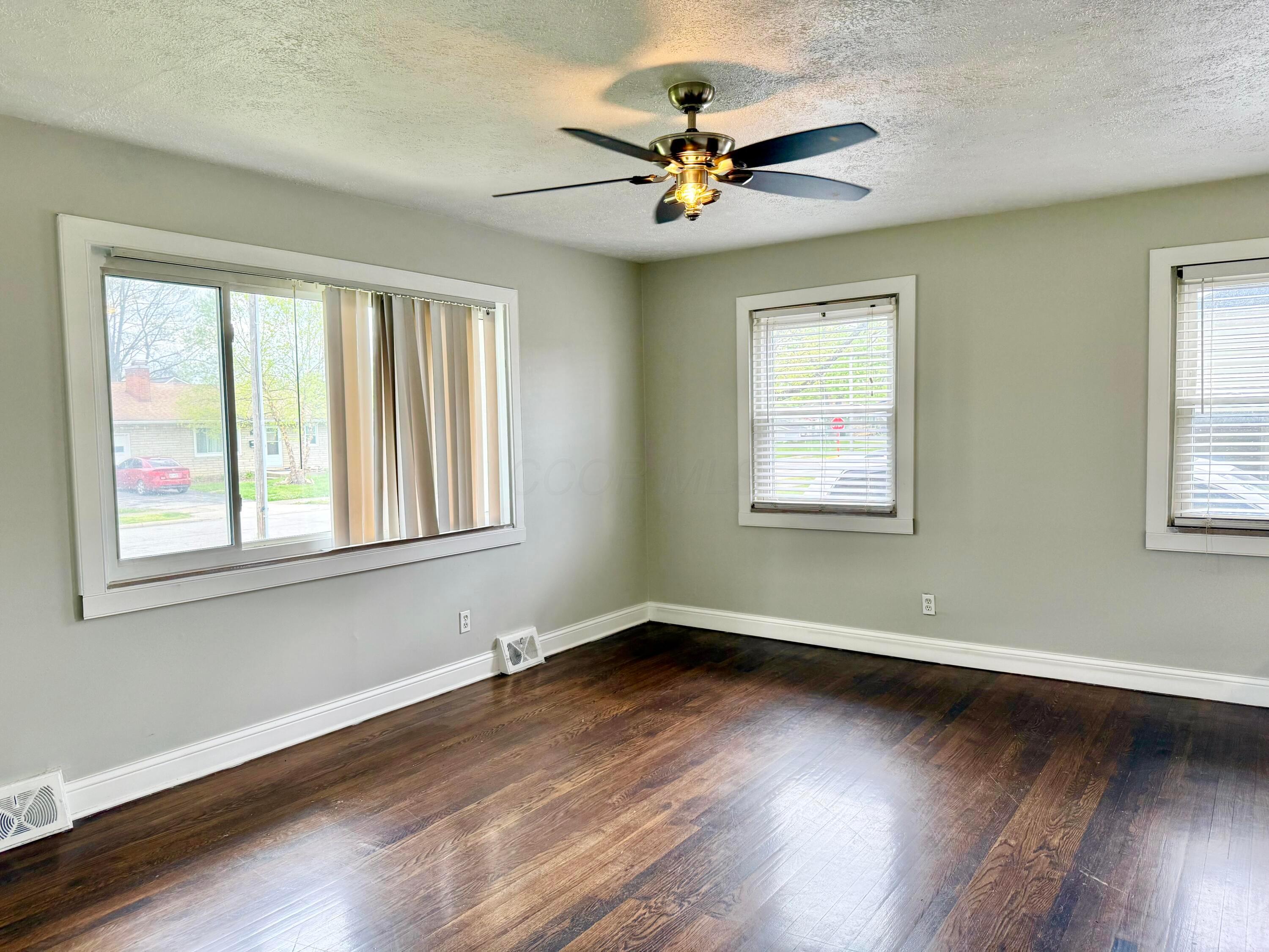 305 Danhurst Road Columbus, OH 43228 - Photo 7 of 39