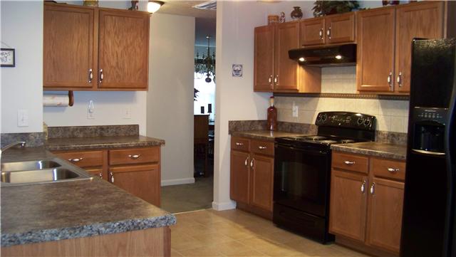 1016 Fulman Road Hendersonville, TN 37075 - Photo 5 of 14 The kitchen is open to the den...ideal for entertaining.