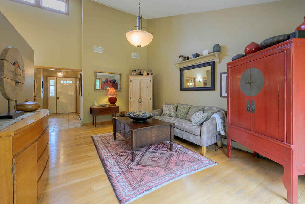84 Popple Bottom Road Sandwich, MA 02537 - Photo 15 of 41 Living room