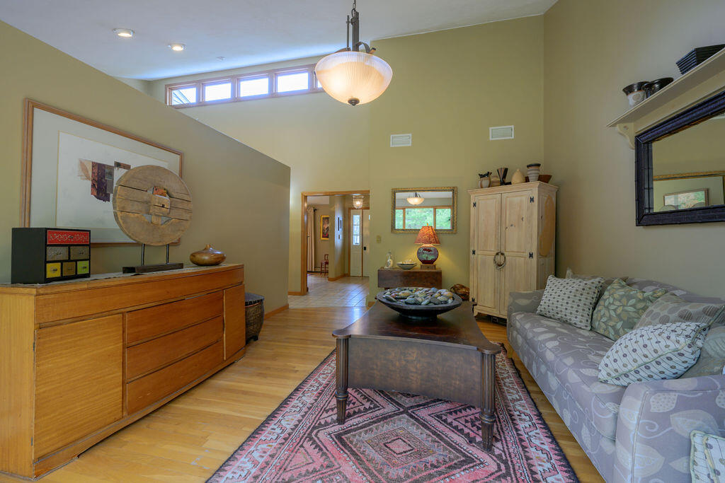 84 Popple Bottom Road Sandwich, MA 02537 - Photo 16 of 41 Living room