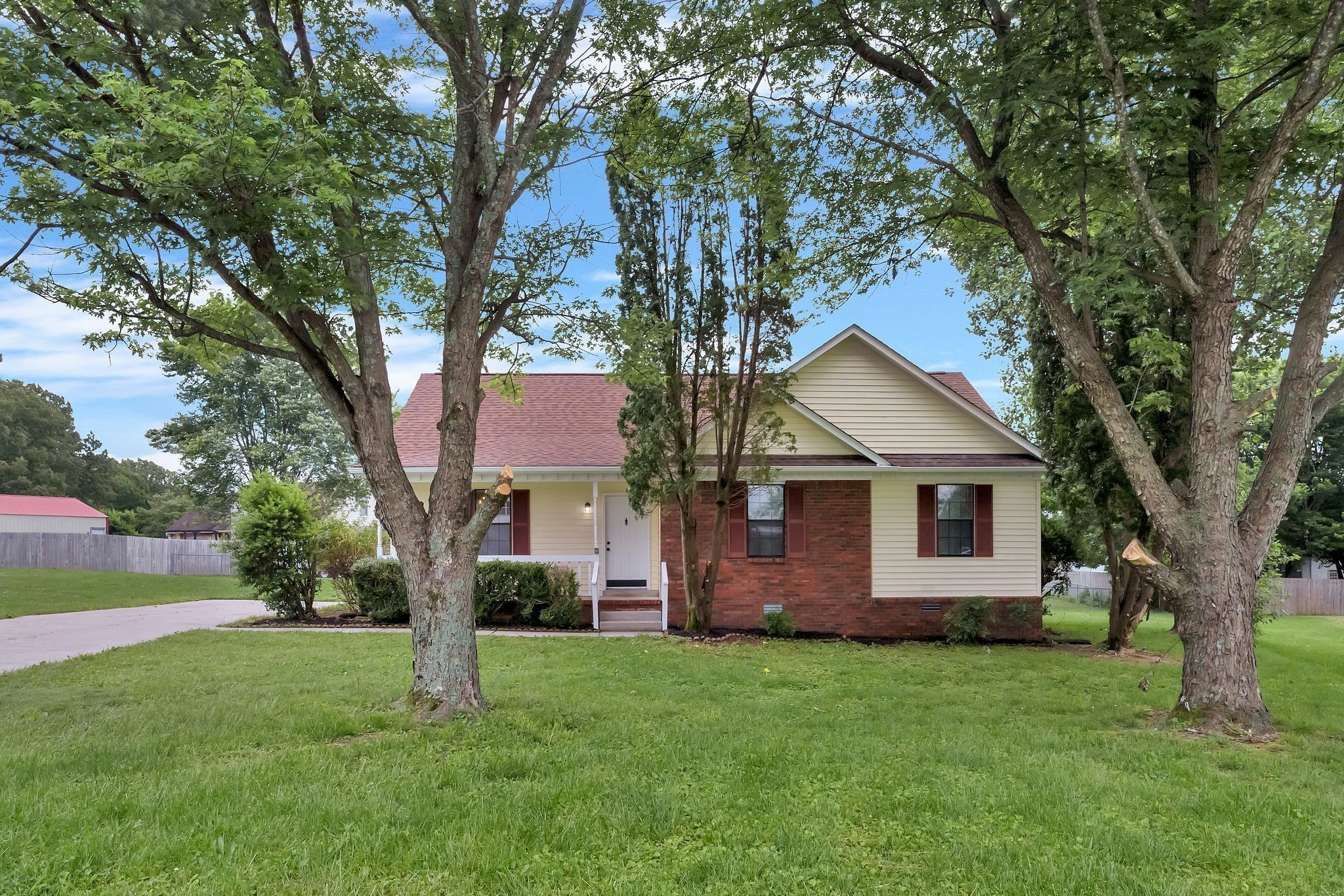 6109 Ebenezer Road Greenbrier, TN 37073 - Photo 3 of 35