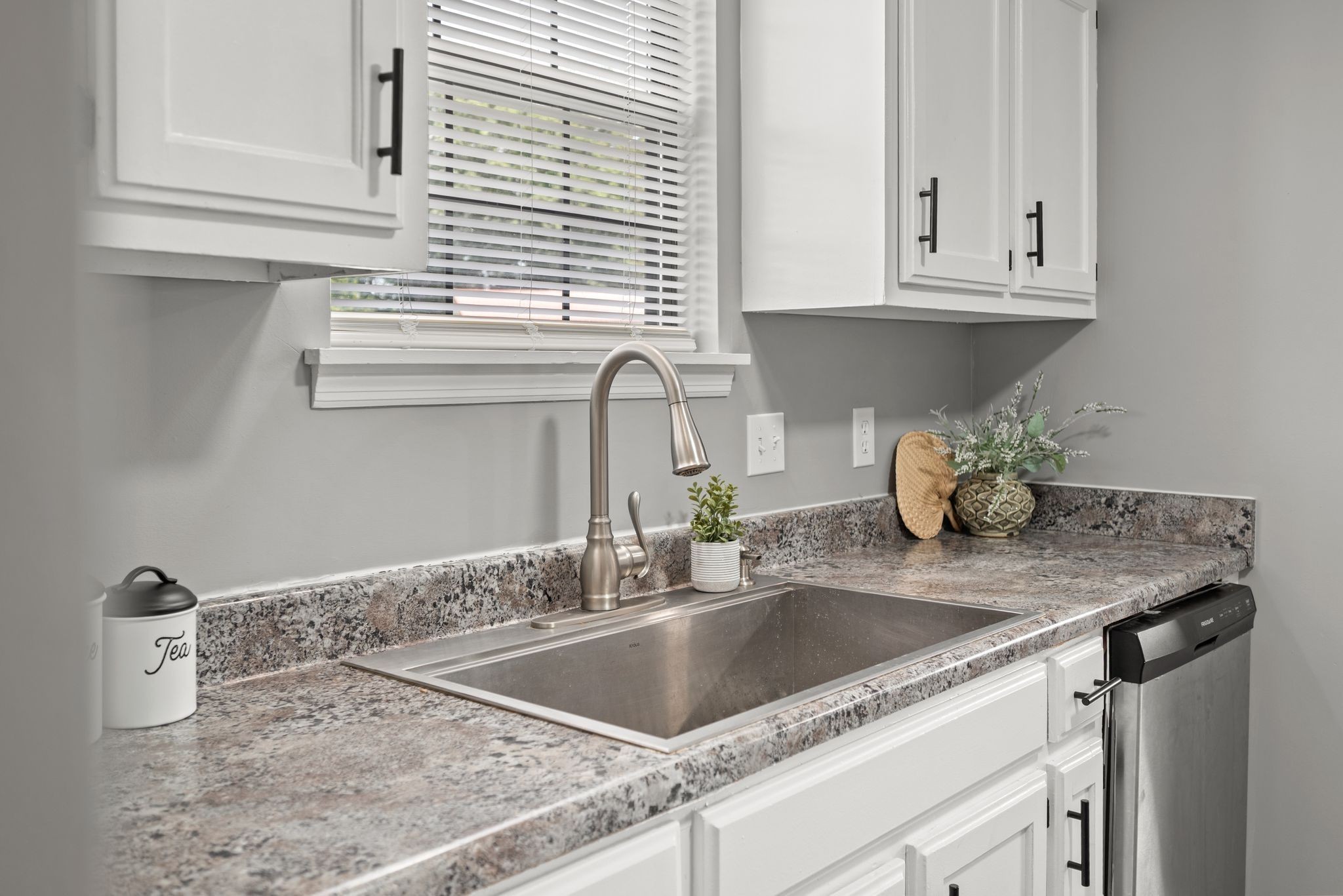 6109 Ebenezer Road Greenbrier, TN 37073 - Photo 10 of 35