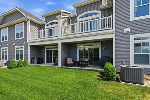 $1,225,000 | 21 Seasons Way, Dix Hills, NY 11746