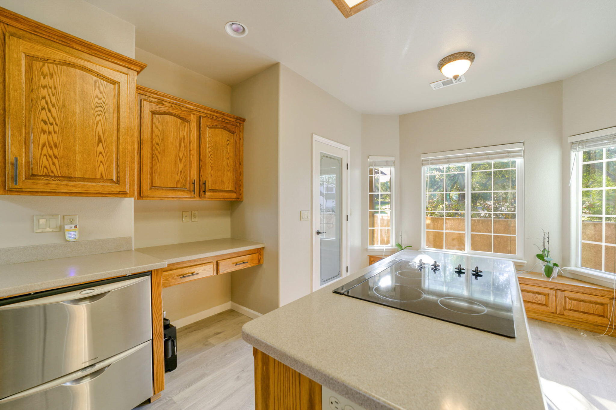 10370 White Star Road Redding, CA 96001 - Photo 10 of 35 so much natural light
