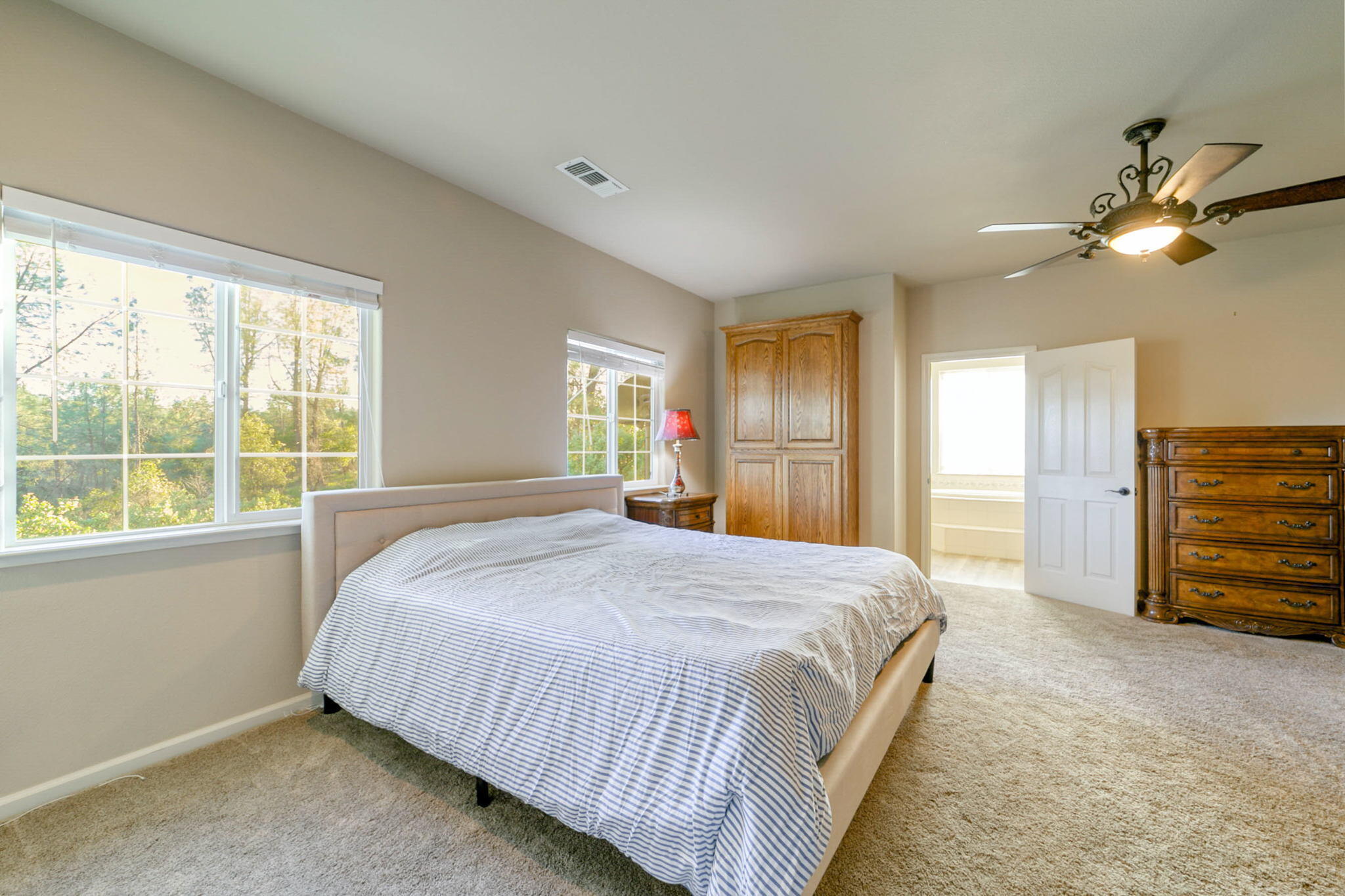 10370 White Star Road Redding, CA 96001 - Photo 19 of 35 master bedroom