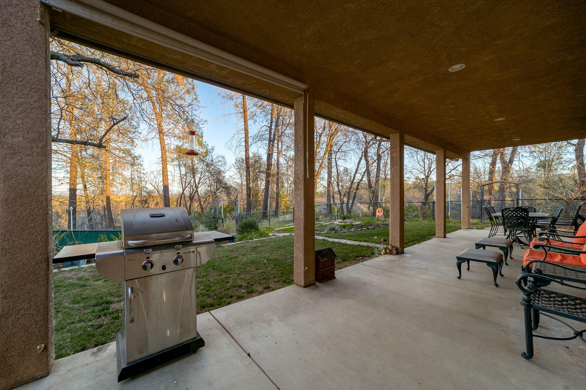 10370 White Star Road Redding, CA 96001 - Photo 24 of 35 covered patio