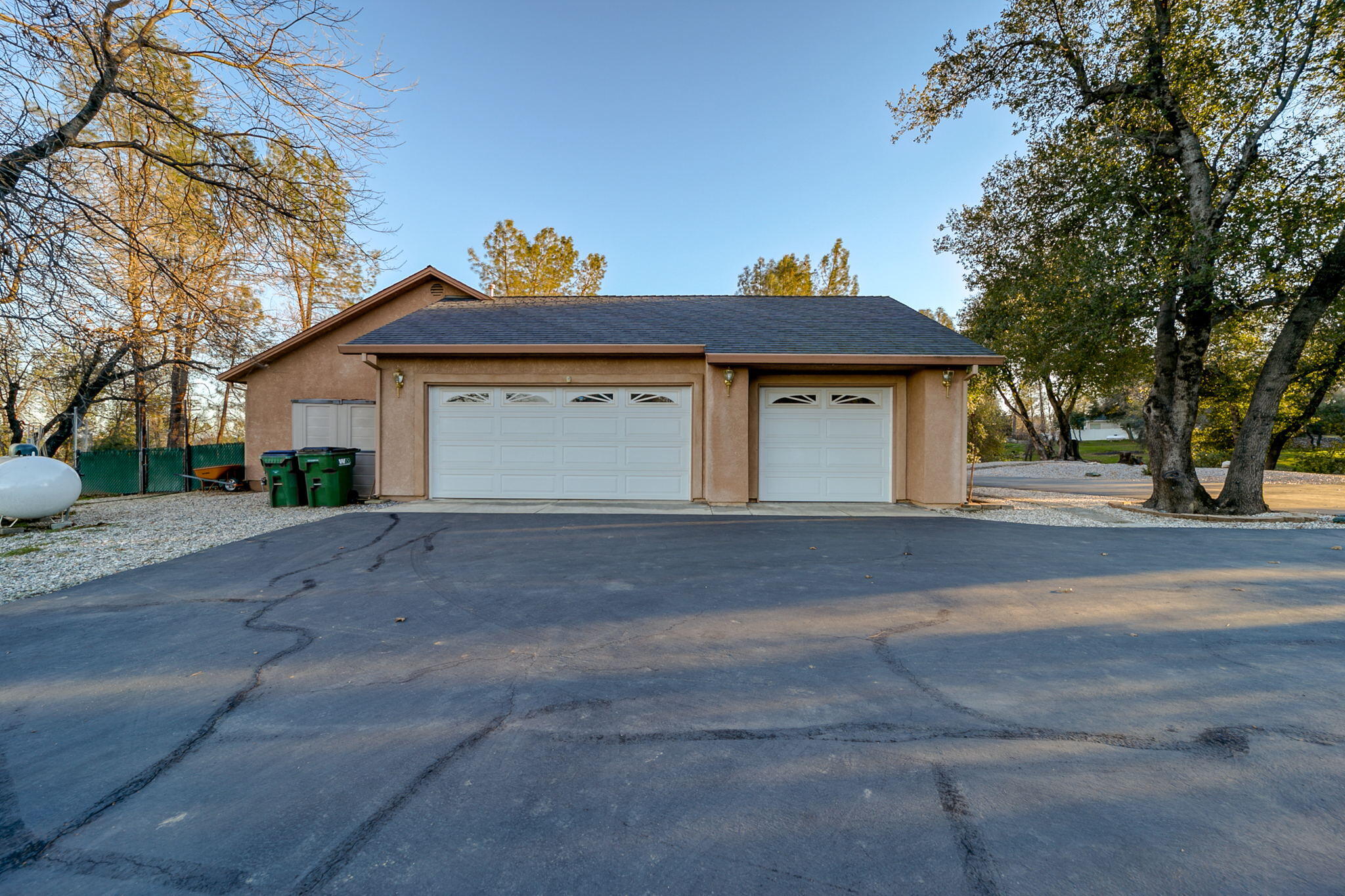 10370 White Star Road Redding, CA 96001 - Photo 3 of 35 plenty of parking space
