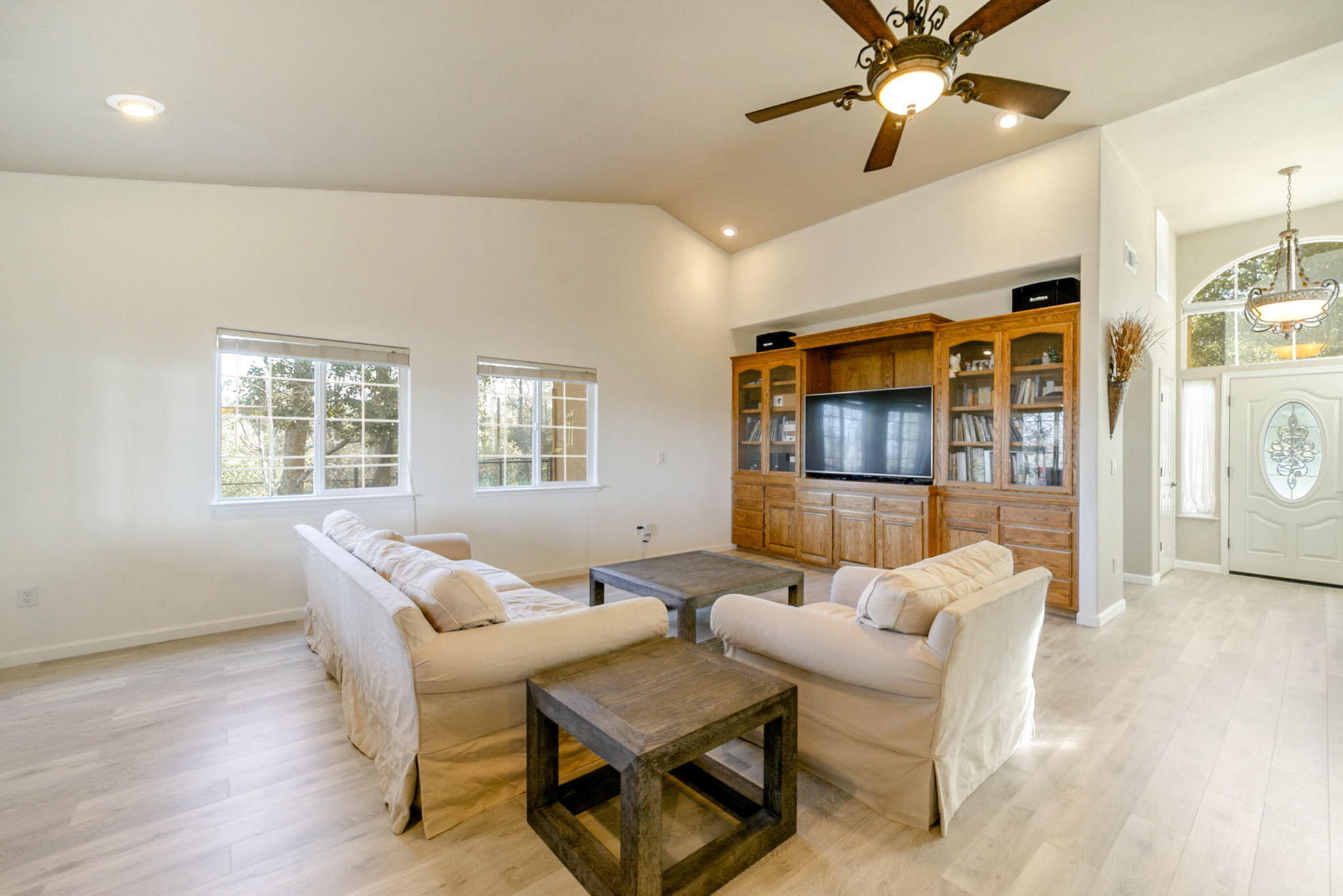 10370 White Star Road Redding, CA 96001 - Photo 6 of 35 very bright spaces