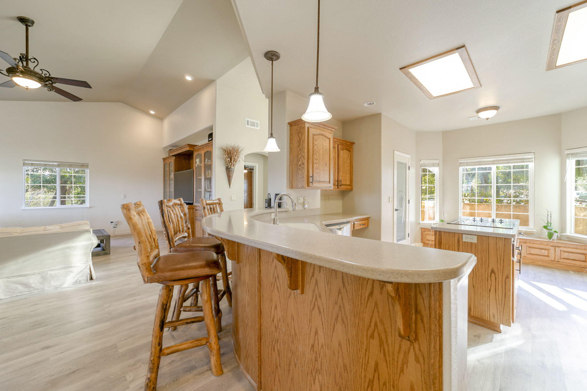 10370 White Star Road Redding, CA 96001 - Photo 7 of 35 vaulted ceilings