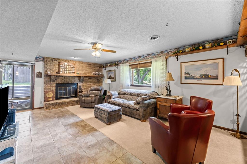 21 West Edwards Street Iola, KS 66749 - Photo 8 of 64
