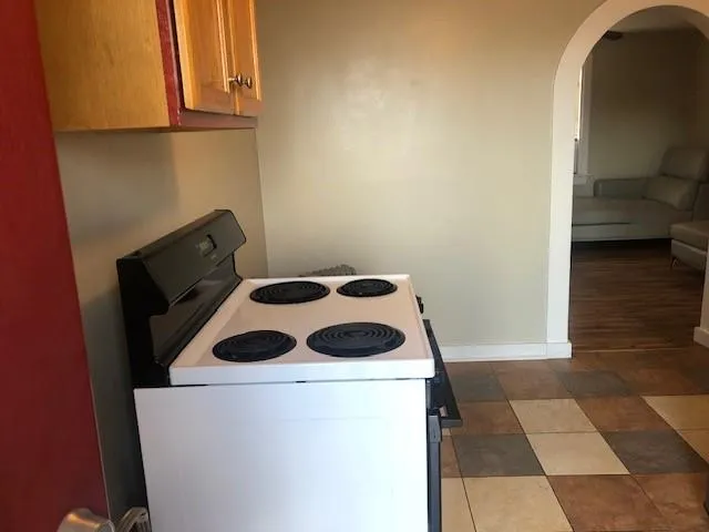 $950 | 506 Lafayette Street, Unit B, Gretna, LA 70053