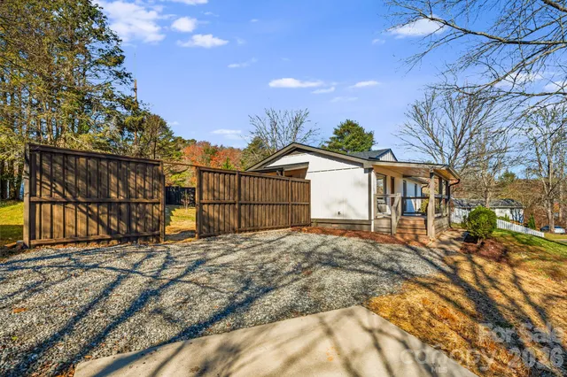 a view of backyard of the house
