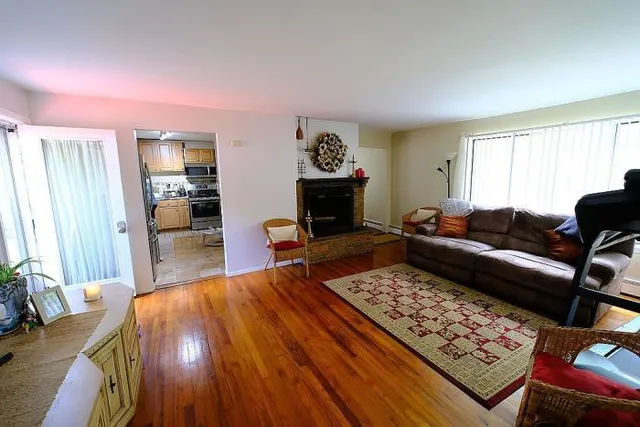 $999,990 | 178 Beverly Road, South Huntington, NY 11746