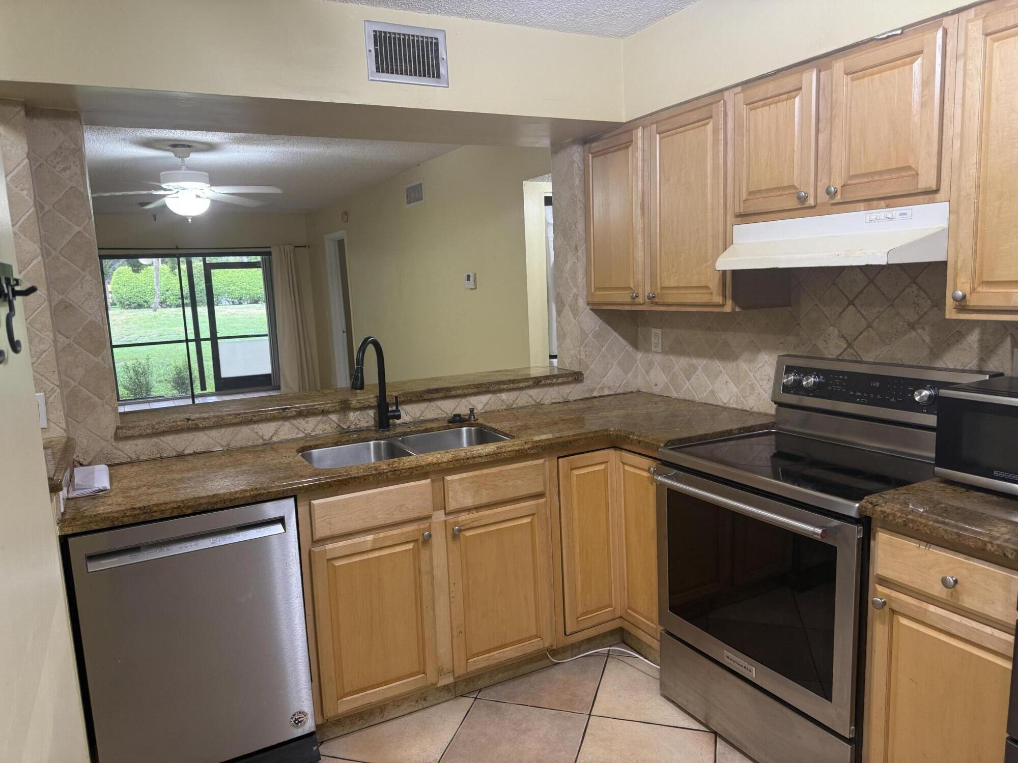 3130 Millwood Terrace, Unit 1110 Boca Raton, FL 33431 - Photo 5 of 18 IMG_3947