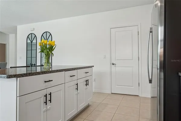 a view of front door with entryway