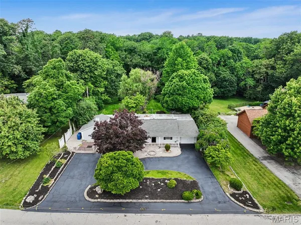 $369,900 | 55 Garden Lane, Maryland Heights, MO 63043