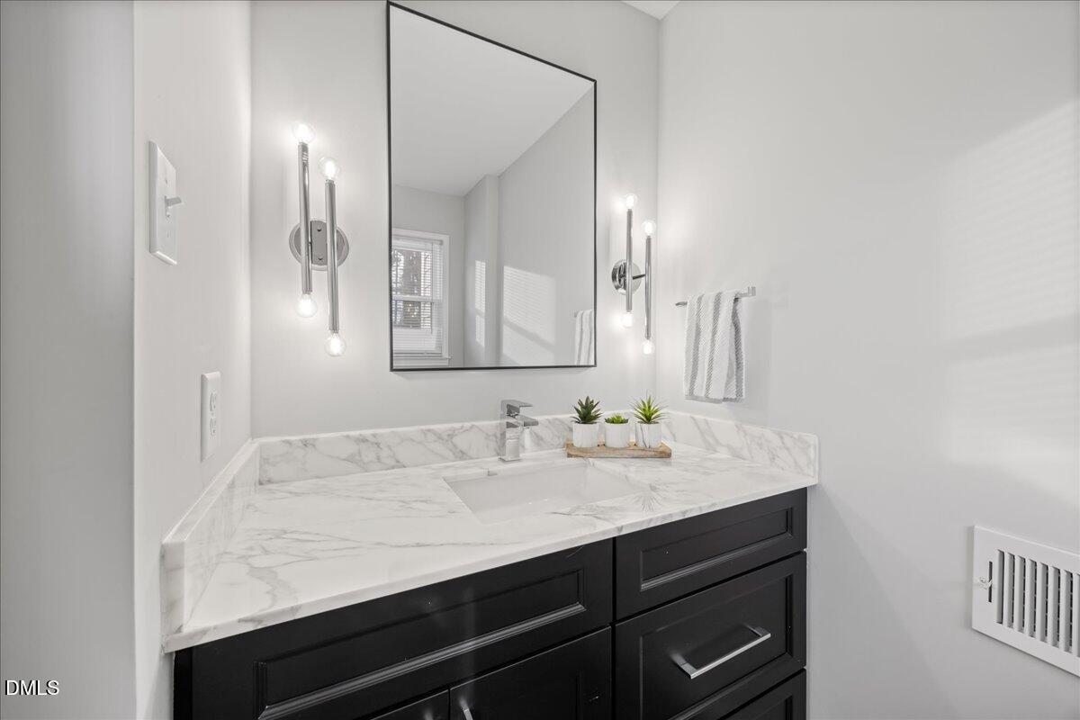 504 Dartmouth Road Raleigh, NC 27609 - Photo 42 of 73 46-2A1A4044