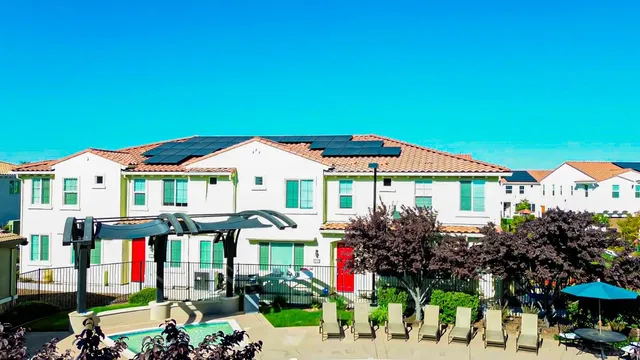 $349,900 | 5301 East Commerce Way, Unit 44104, Sacramento, CA 95835