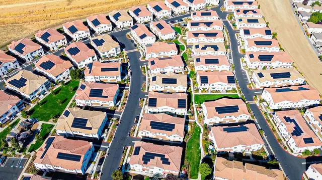 $349,900 | 5301 East Commerce Way, Unit 44104, Sacramento, CA 95835