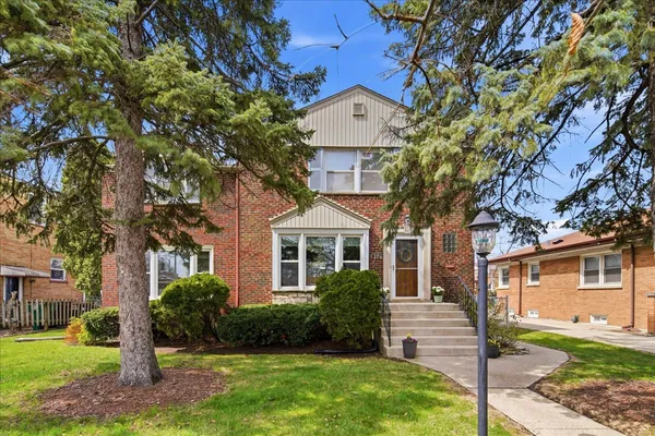 $425,000 | 912 Hull Avenue, Westchester, IL 60154