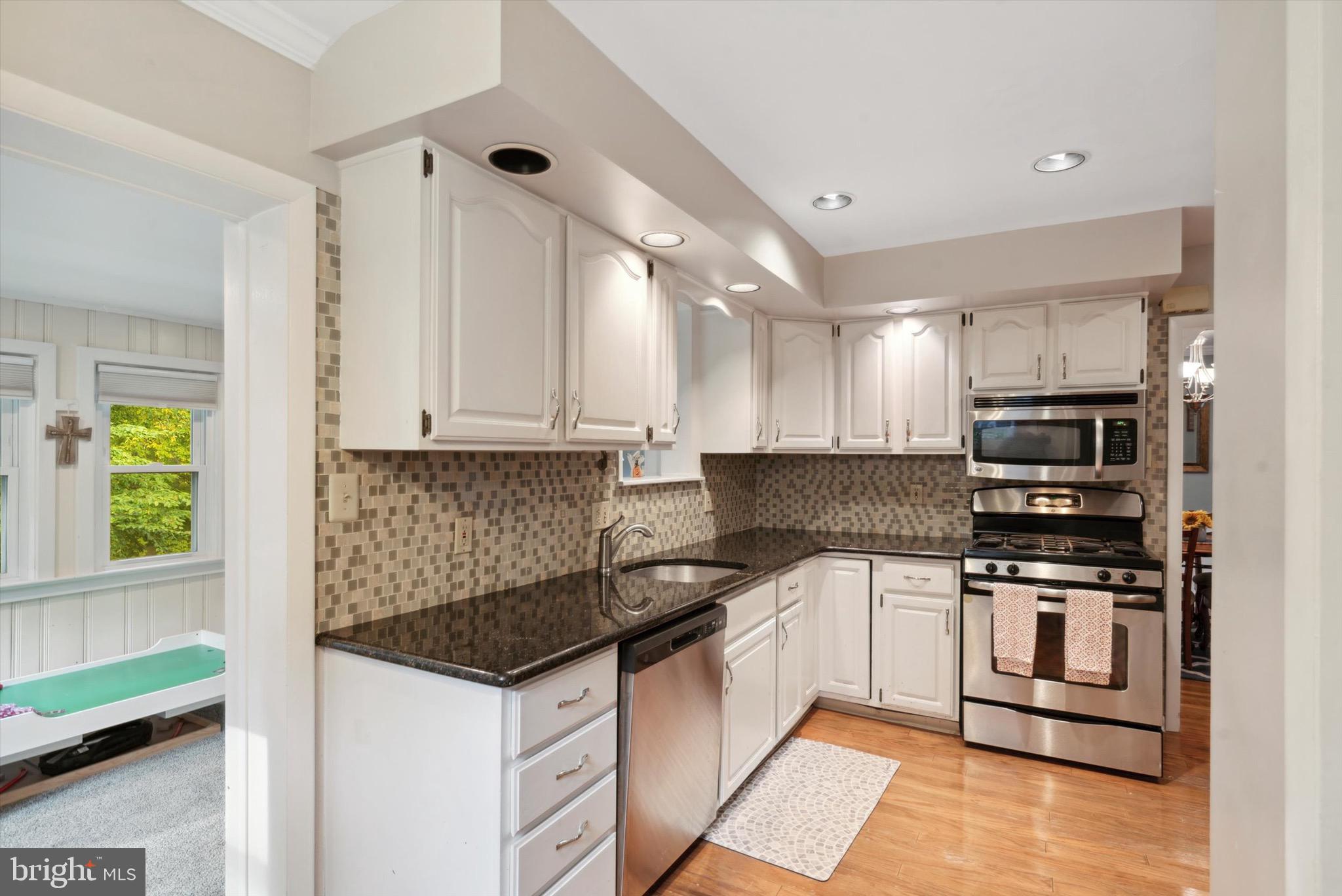 256 Friendship Road Drexel Hill, PA 19026 - Photo 5 of 25