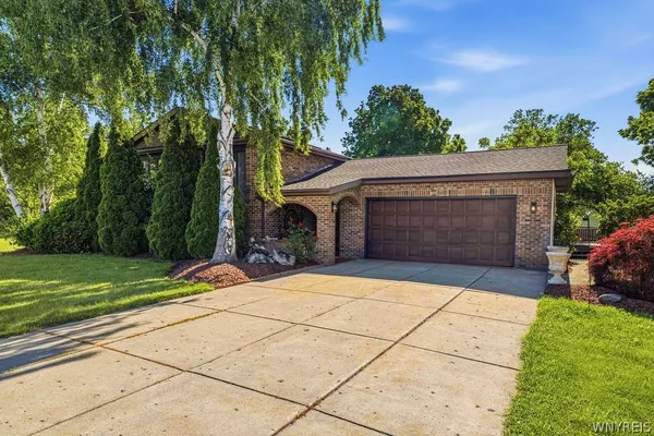 $375,000 | 3089 Creek Road, Youngstown, NY 14174