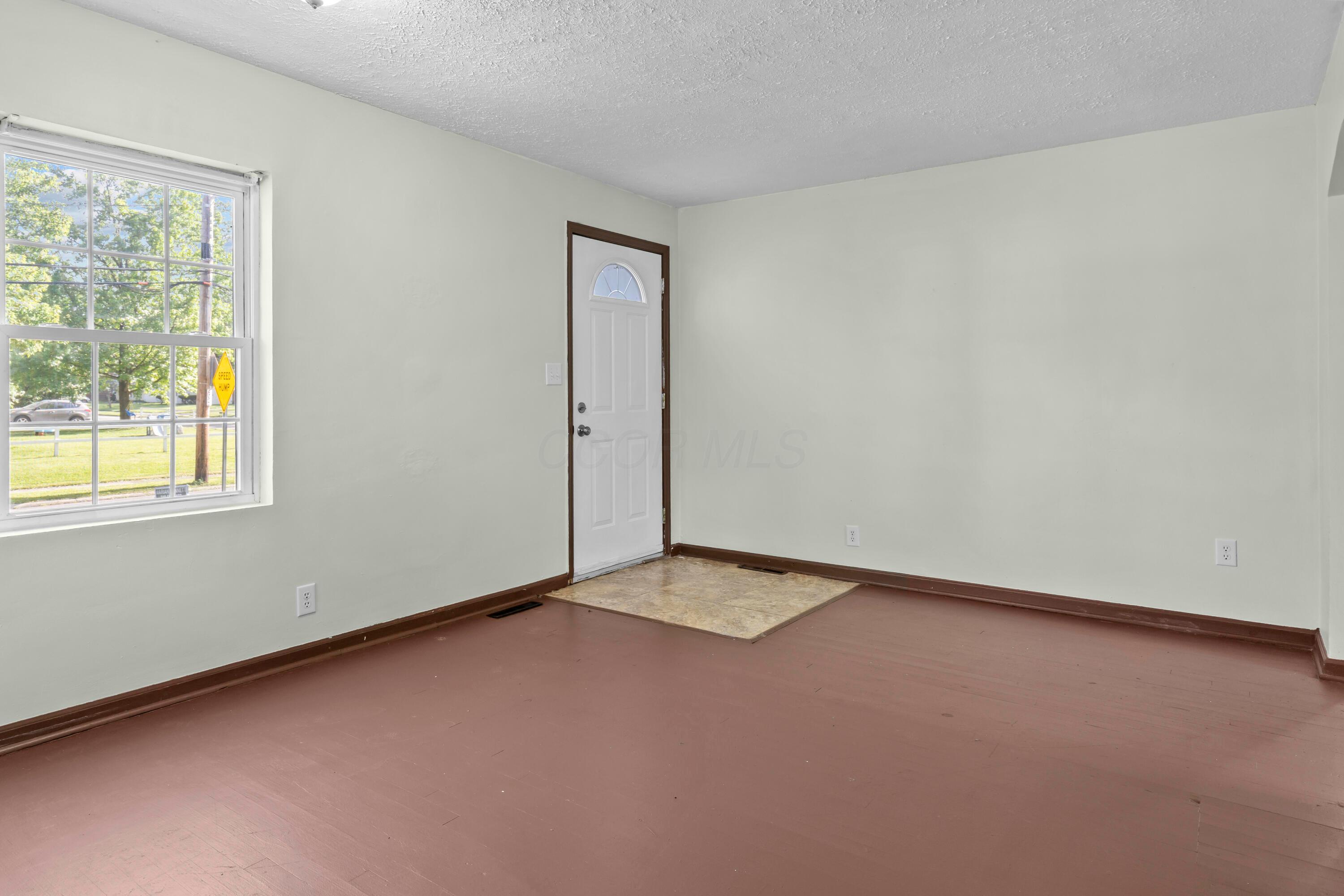 190 Lowell Road Columbus, OH 43209 - Photo 9 of 19 HRFamilyRoom1