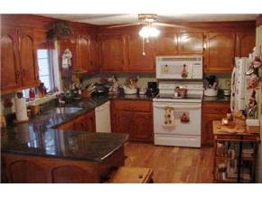 7 A Reed Street Londonderry, NH 03053 - Photo 5 of 9 Gallery Image 5