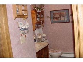 7 A Reed Street Londonderry, NH 03053 - Photo 8 of 9 Gallery Image 8